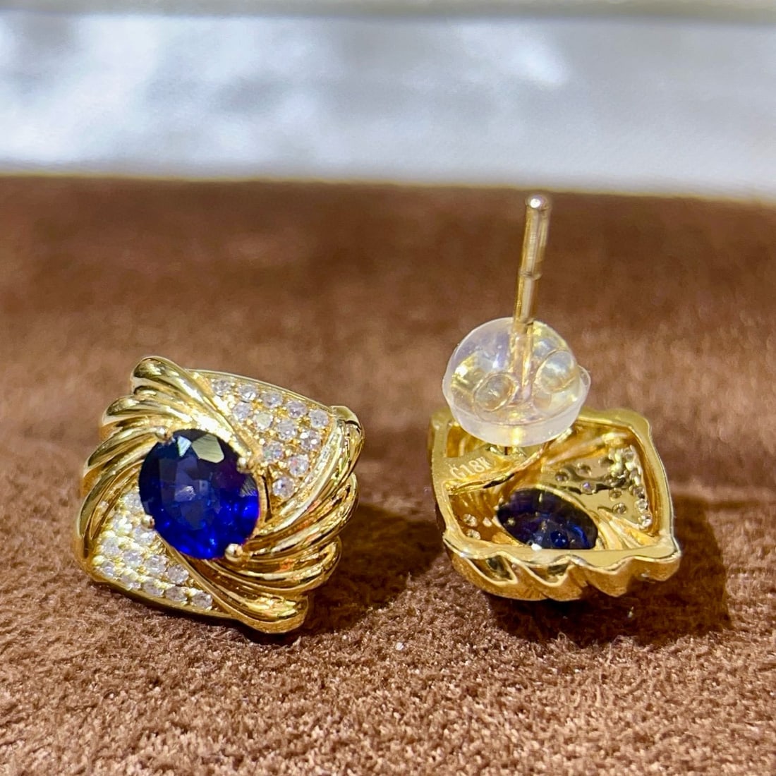 14k Gold 1.12 Ctw Vivid Blue Natural Sapphire & Diamond Earrings - 3