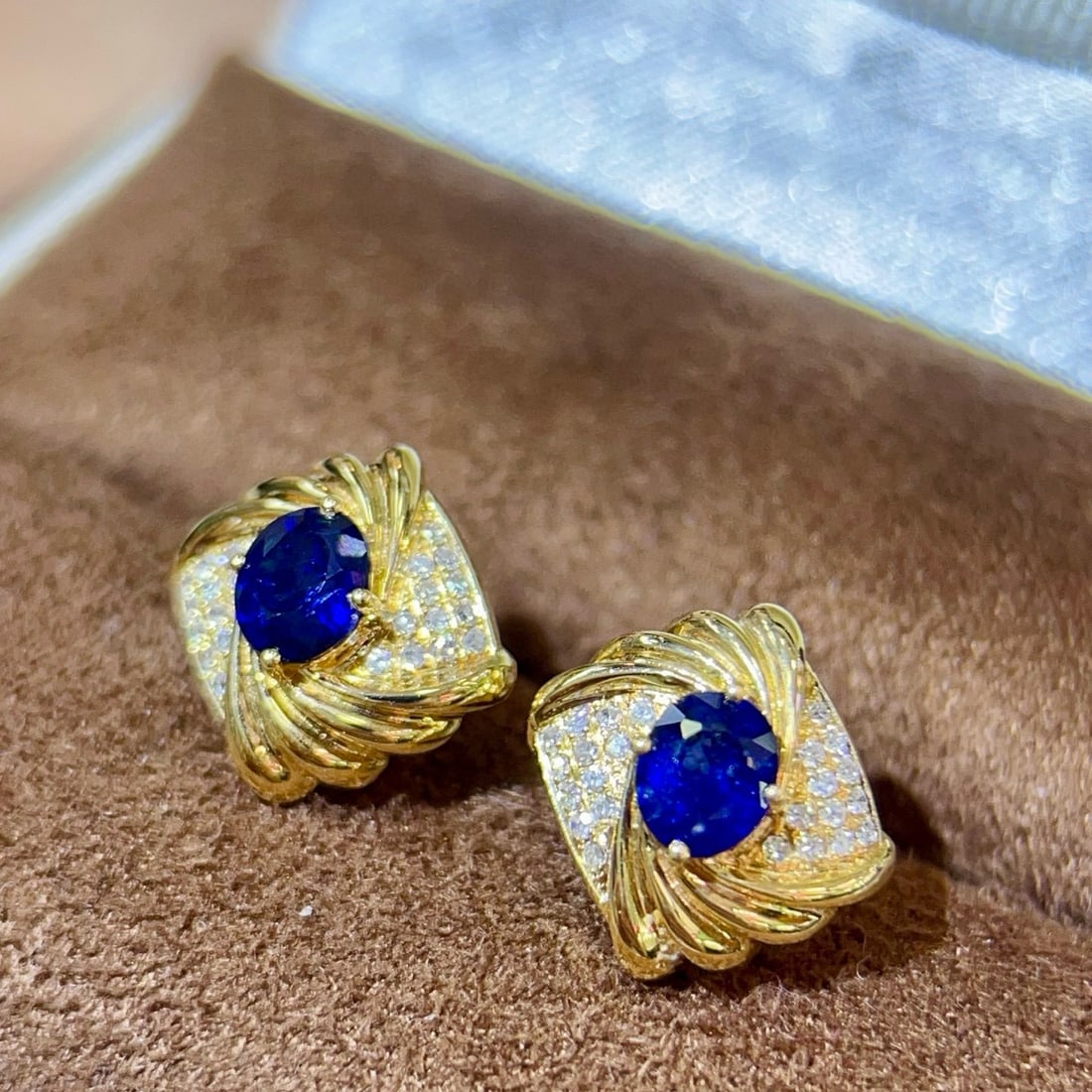 14k Gold 1.12 Ctw Vivid Blue Natural Sapphire & Diamond Earrings - 5