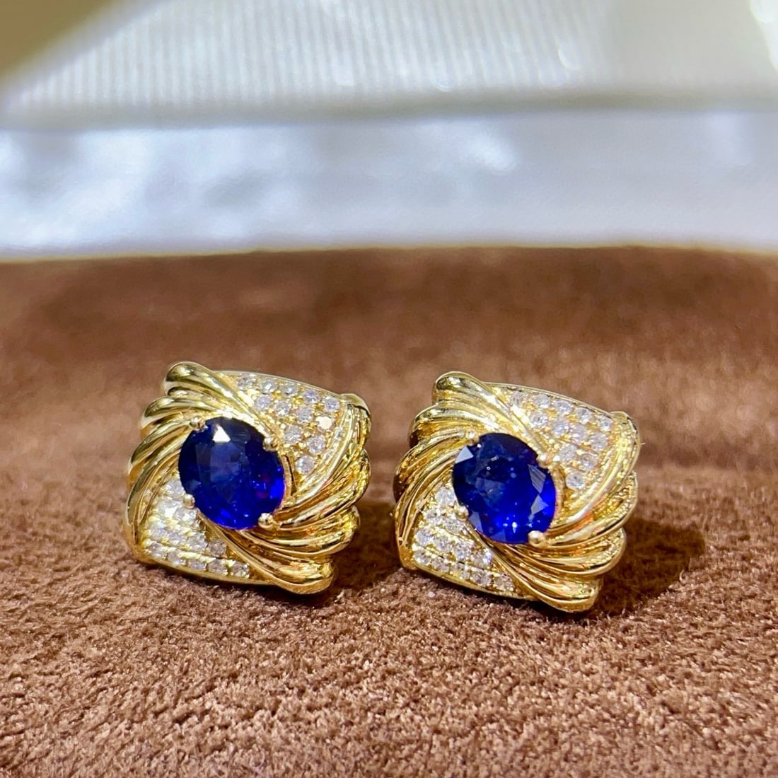 14k Gold 1.12 Ctw Vivid Blue Natural Sapphire & Diamond Earrings - 6