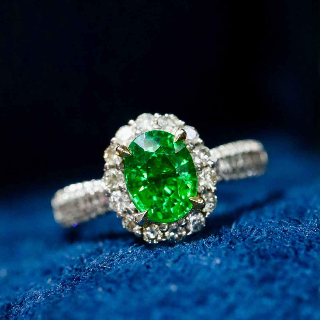 14k Gold 1.77 Ctw Vivid Green Natural Tsavorite & Diamond Ring - 4
