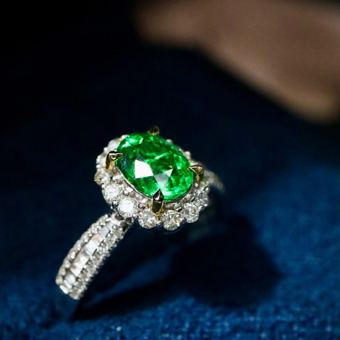14k Gold 1.77 Ctw Vivid Green Natural Tsavorite & Diamond Ring - 5