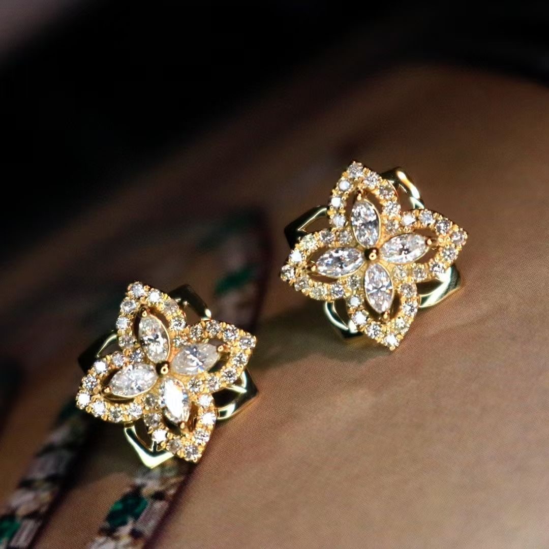 14k Gold 0.86 Ct Natural H Diamond Earrings: Ref:231033016 // gold content:14k gold // main gemstone:diamond // shape:multiply // carat weight:0. 86ct // clarity grade:vs-si // color:h // treatment:natural // Condition: New Low Estimate: 3700.00