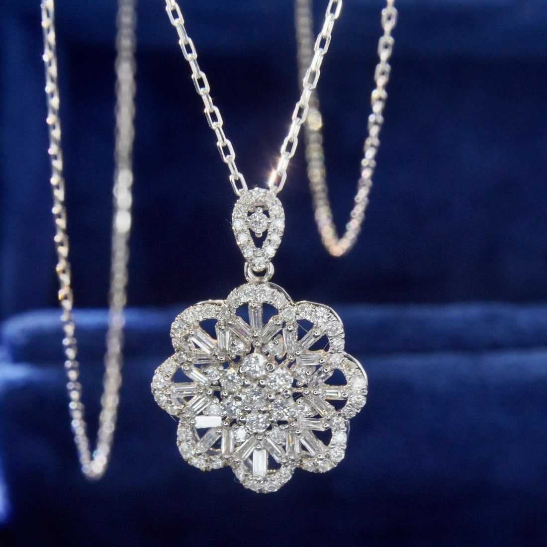 14k Gold 0.45 Ct Natural H Diamond Necklace: Ref:231033019 // gold content:14k gold // main gemstone:diamond // shape:multiply // carat weight:0. 45ct // clarity grade:vs-si // color:h // treatment:natural // Condition: New Low Estimate: