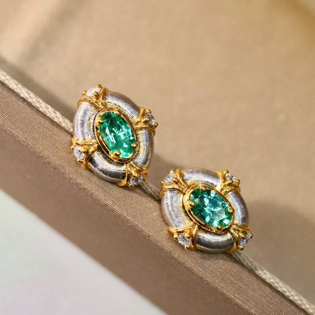 14k Gold 0.58 Ctw Natural Emerald & Diamond Earrings - 4