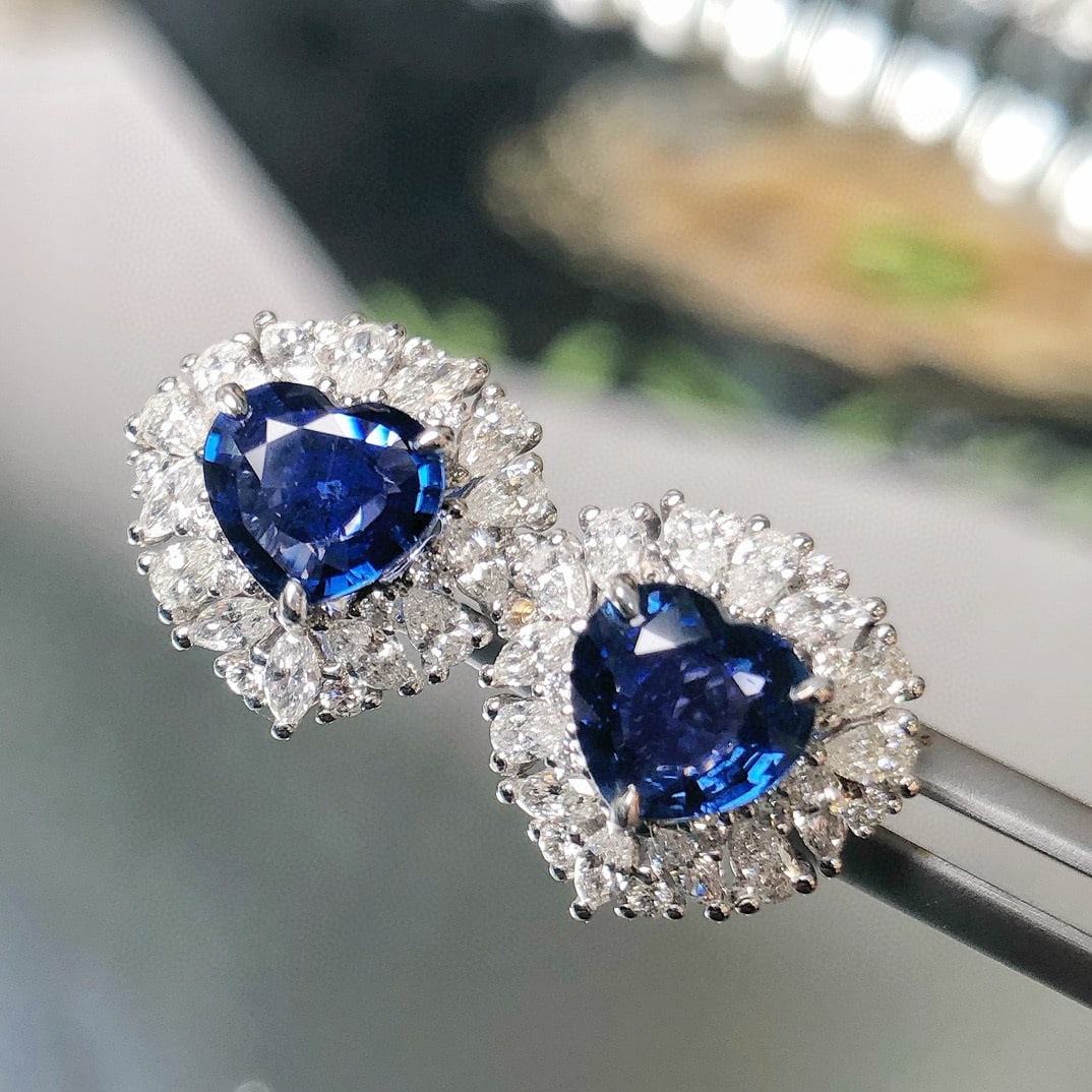 14k Gold 2.79 Ctw Natural Sapphire & Diamond Earrings: Ref:231033032 // gold content:14k gold // main gemstone:sapphire // shape:heart // carat weight:1. 83ct // color:blue // treatment:natural // // adjacent gemstone 2 : diamond // shape:multiply // cara