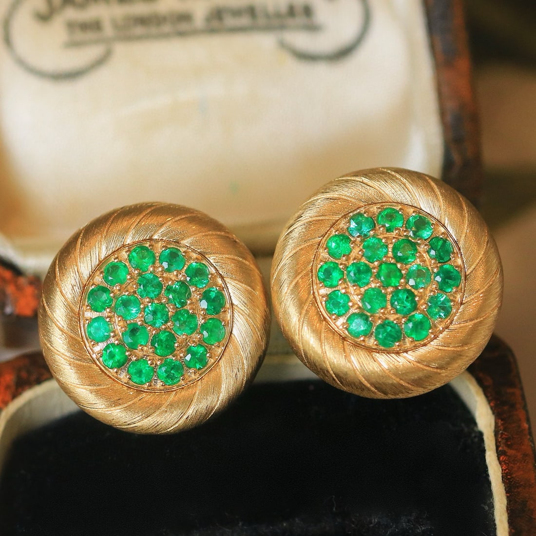 14k Gold 0.8 Ct Natural Emerald Earrings: Ref:231033035 // gold content:14k gold // main gemstone:emerald // shape:round // carat weight:0. 8ct // color:green // treatment:natural // cut grade:g // Condition: New Low Estimate: 4200.00 High