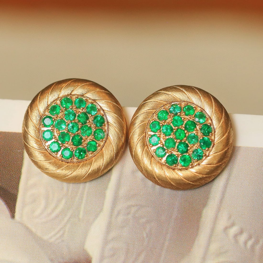 14k Gold 0.8 Ct Natural Emerald Earrings - 3