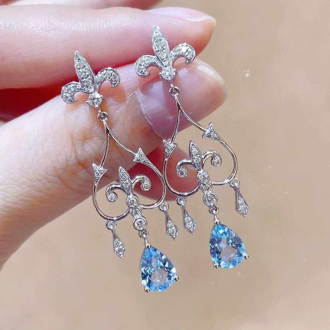 14k Gold 2.35 Ctw Natural Aquamarine & Diamond Earrings: Ref:231033036 // gold content:14k gold // main gemstone:aquamarine // shape:pear // carat weight:1. 9ct // color:blue // treatment:natural // // adjacent gemstone 2 : diamond // shape:round // carat w