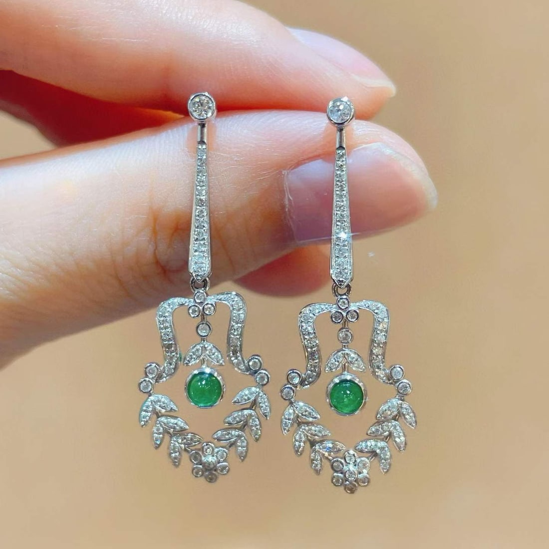 14k Gold 0.70 Ctw Natural Emerald & Diamond Earrings: Ref:231033040 // gold content:14k gold // main gemstone:emerald // shape:round // carat weight:0. 24ct // color:green // treatment:natural // cut grade:g // // adjacent gemstone 2 : diamond //
