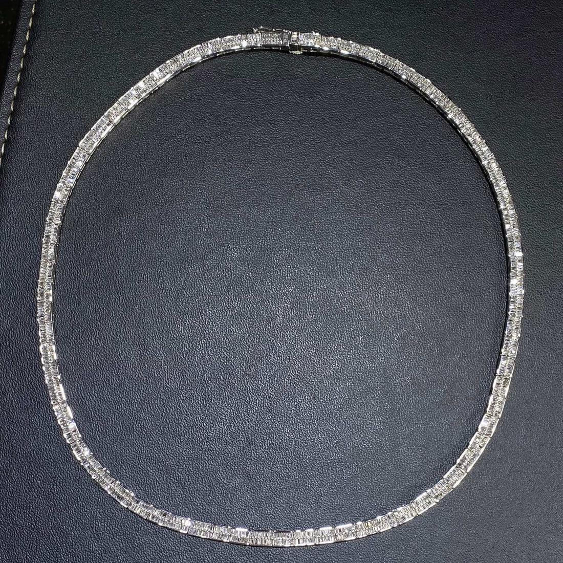 14k Gold 5.76 Ct Natural H Diamond Necklace: Ref:231033042 // gold content:14k gold // main gemstone:diamond // shape:baguette // carat weight:5. 76ct // clarity grade:vs-si // color:h // treatment:natural // Condition: New Low Estimate: