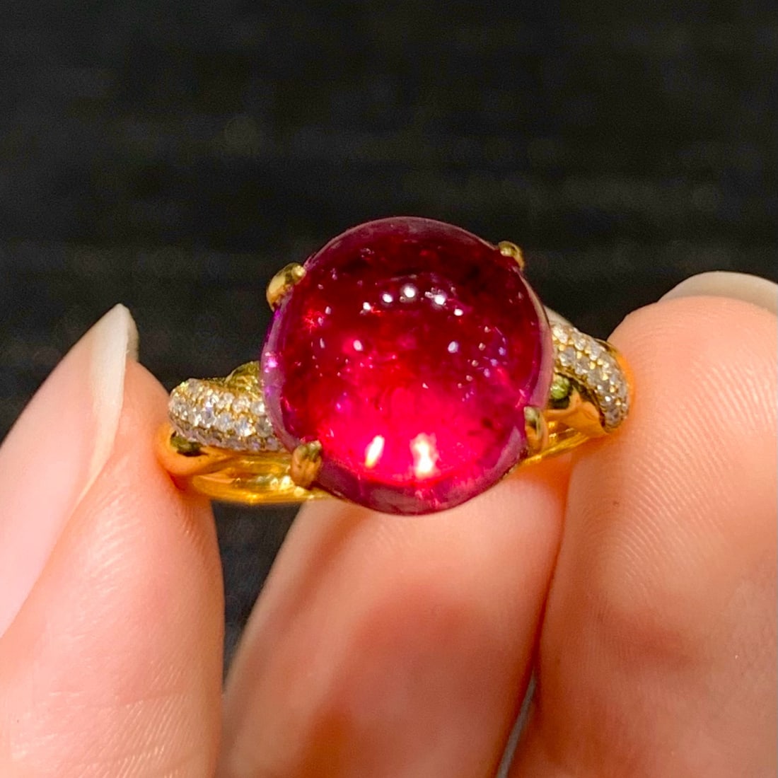 14k Gold 6.1 Ct Natural Tourmaline & Diamond Ring: Ref:231033048 // gold content:14k gold // ring size:7. 25us // // main gemstone:tourmaline // shape:round // carat weight:6. 1ct // color:rubellite // treatment:natural // // adjacent gemstone 2 :