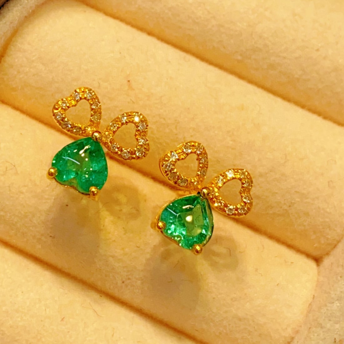 14k Gold 0.9 Ct Natural Emerald & Diamond Earrings - 3