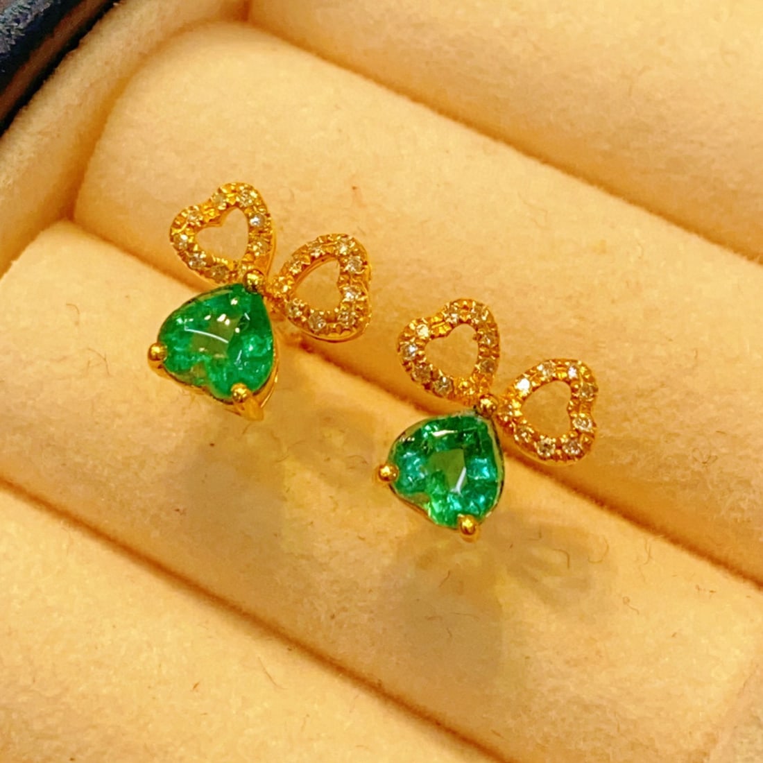 14k Gold 0.9 Ct Natural Emerald & Diamond Earrings - 4