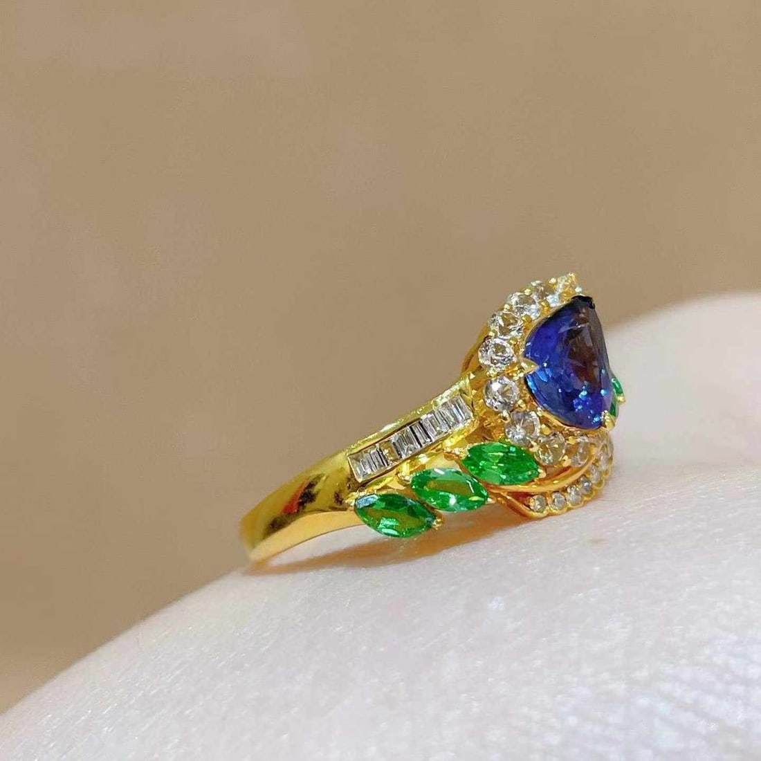 14k Gold 0.95 Ct Natural Sapphire & Tsavorite & Diamond & Sapphire Ring - 3