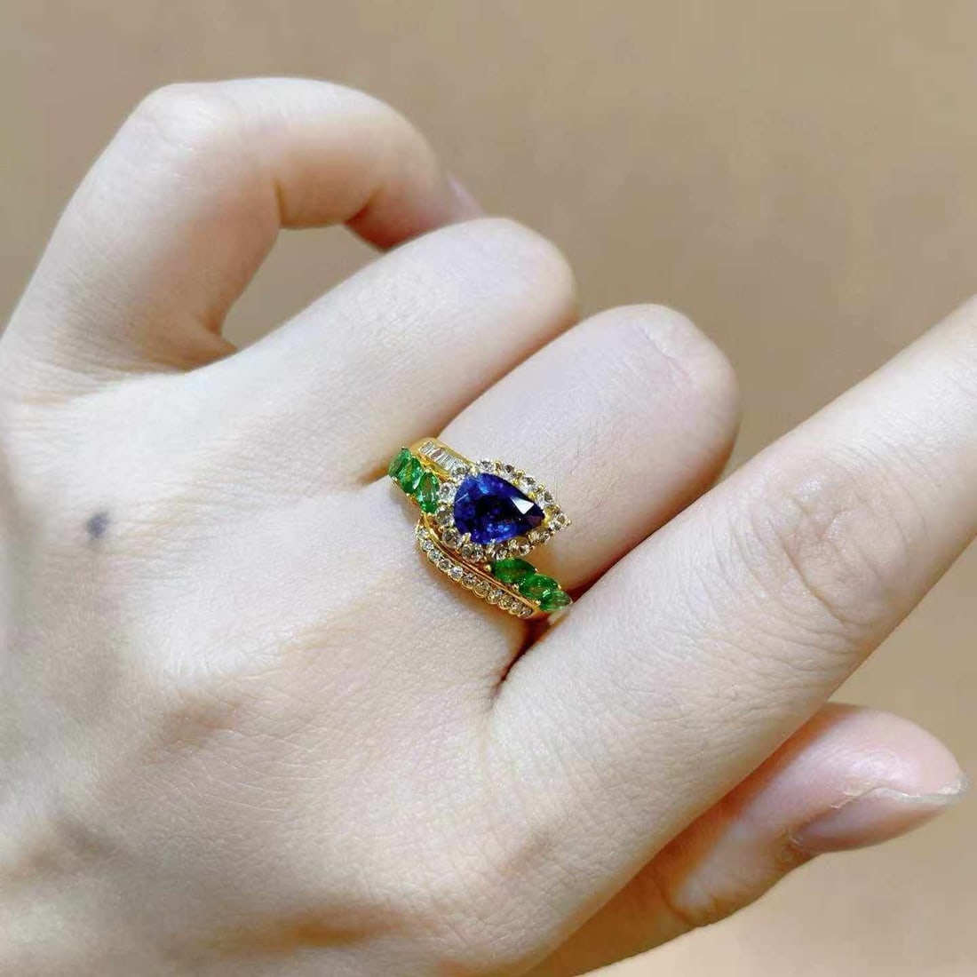 14k Gold 0.95 Ct Natural Sapphire & Tsavorite & Diamond & Sapphire Ring - 5