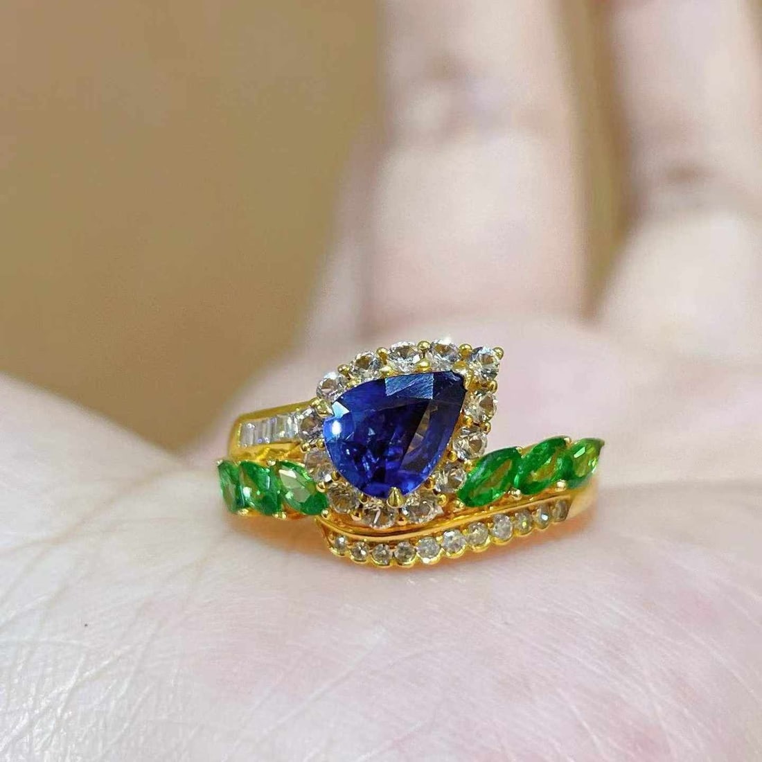 14k Gold 0.95 Ct Natural Sapphire & Tsavorite & Diamond & Sapphire Ring - 6