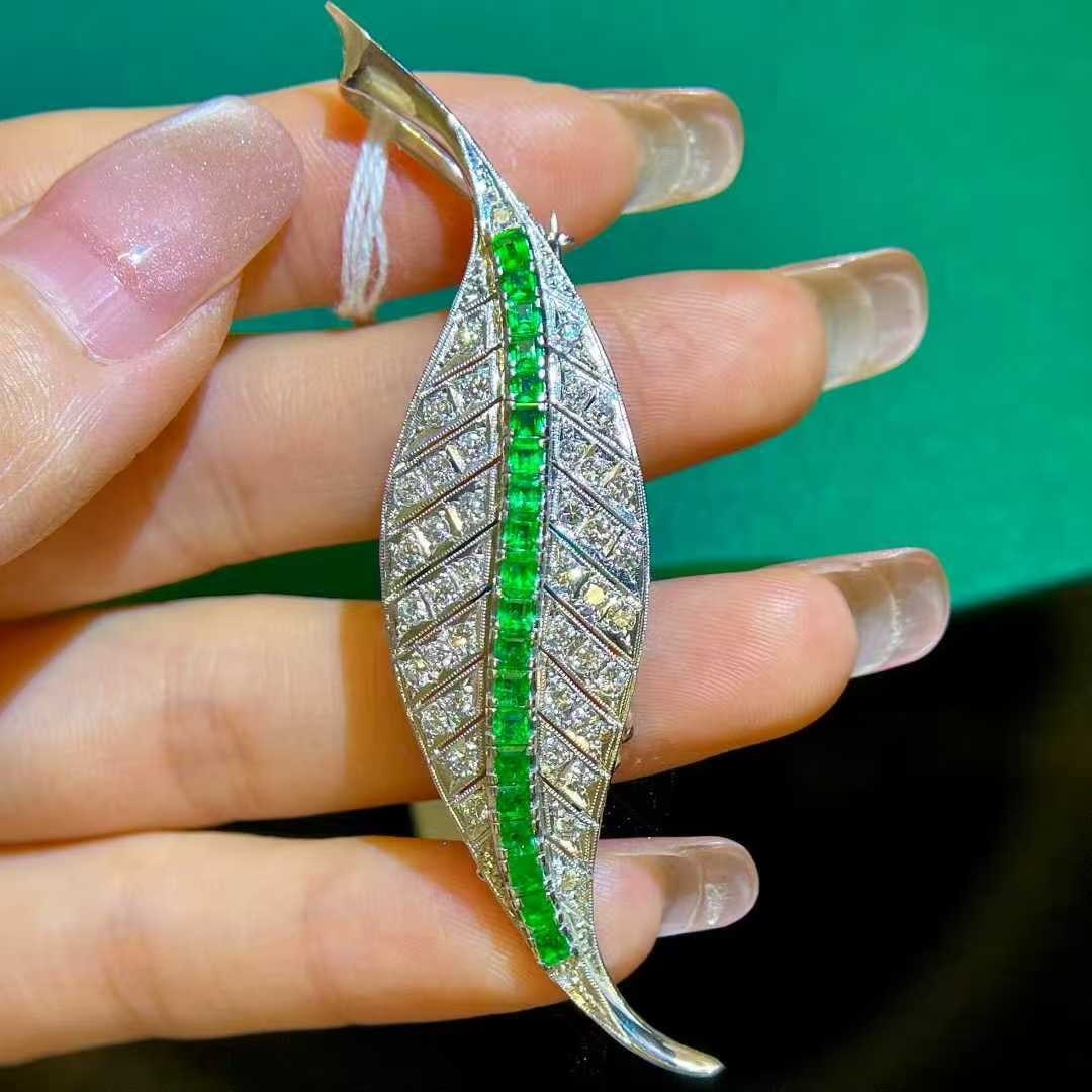 14k Gold 2.07 Ctw Natural Emerald & Diamond Brooch - 2