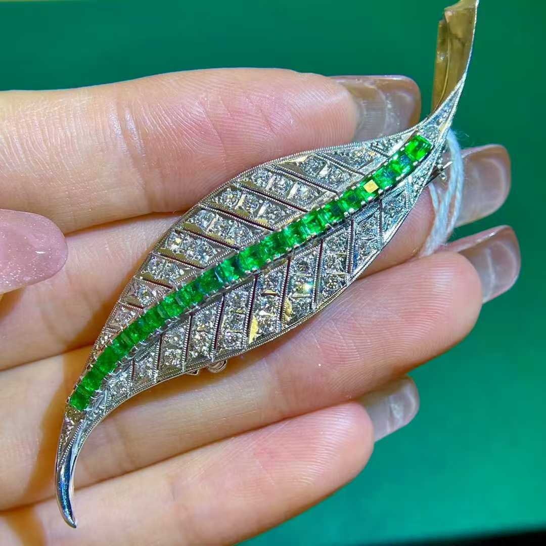 14k Gold 2.07 Ctw Natural Emerald & Diamond Brooch - 3