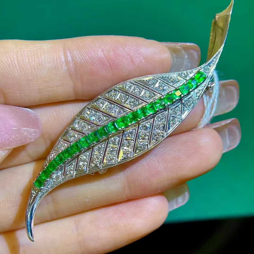14k Gold 2.07 Ctw Natural Emerald & Diamond Brooch - 4