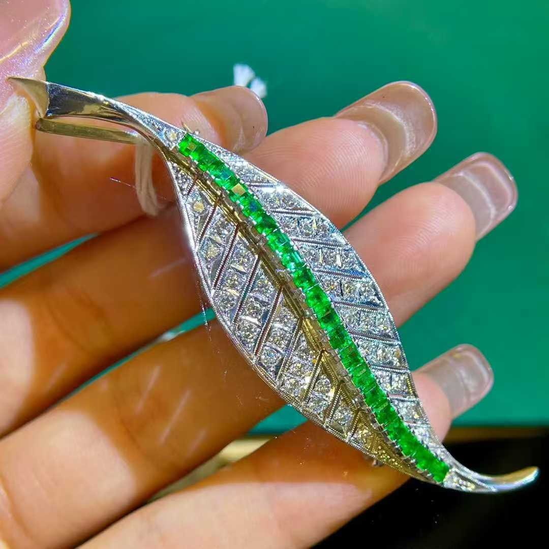 14k Gold 2.07 Ctw Natural Emerald & Diamond Brooch - 5