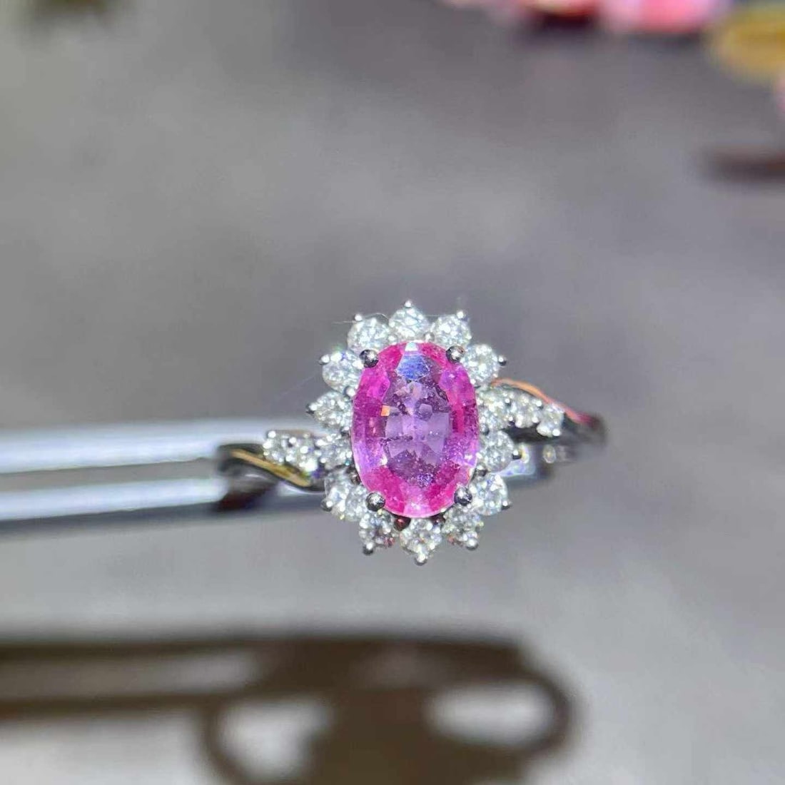 14k Gold 1.3 Ctw Natural Sapphire & Diamond Ring: Ref:231033079 // gold content:14k gold // ring size:7. 25us // // main gemstone:sapphire // shape:oval // carat weight:1ct // color:pink // treatment:natural // // adjacent gemstone 2 : diamond //