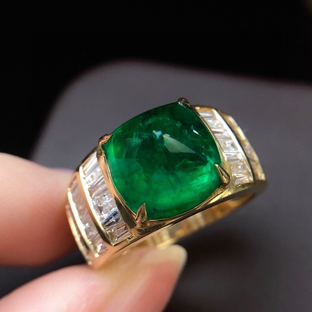 14k Gold 6.72 Ctw Natural Emerald & Diamond & Men¡¯s Ring: Ref:231033093 // gold content:14k gold // ring size:8us // // main gemstone:emerald // shape:suger-loaf // carat weight:5. 62ct // color:green // treatment:natural // // adjacent gemstone 2 : diamond