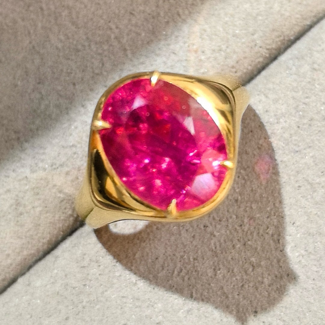 14k Gold 4.6 Ct Natural Tourmaline Ring: Ref:231033096 // gold content:14k gold // ring size:7. 25us // // main gemstone:tourmaline // shape:oval // carat weight:4. 6ct // color:rubellite // treatment:natural // Condition: New Low Estimate: