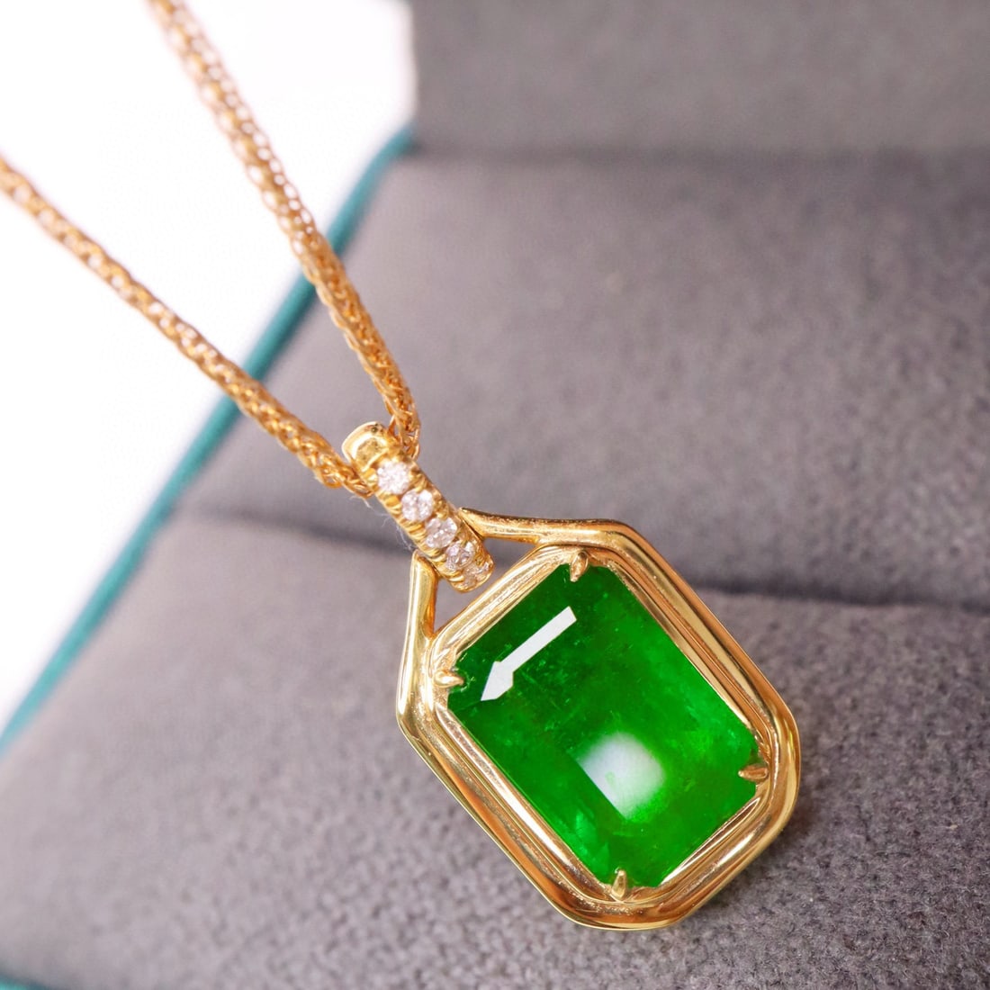 14k Gold 1.9 Ct Natural Emerald & Diamond Pendant( Without Chain ) - 3