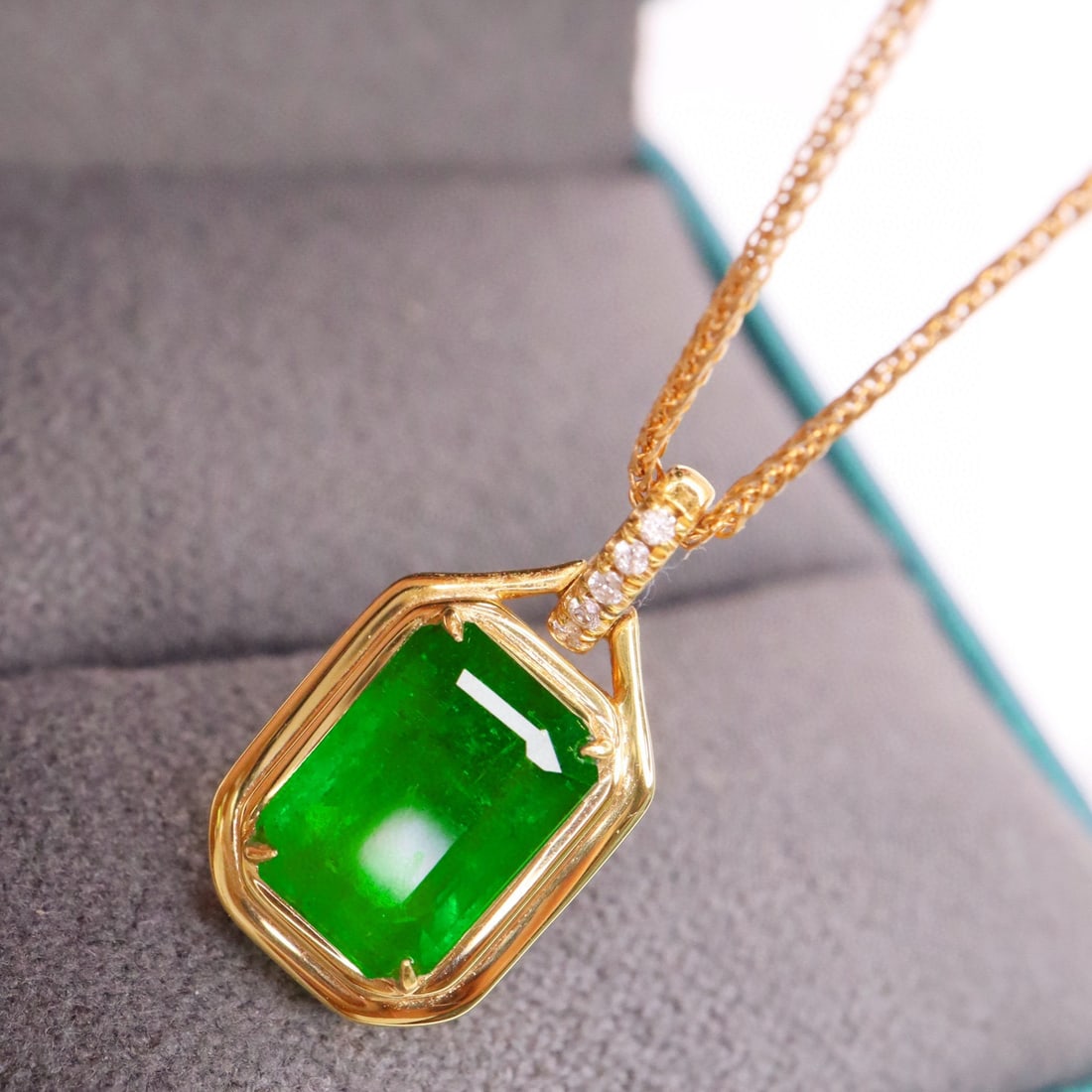 14k Gold 1.9 Ct Natural Emerald & Diamond Pendant( Without Chain ) - 5