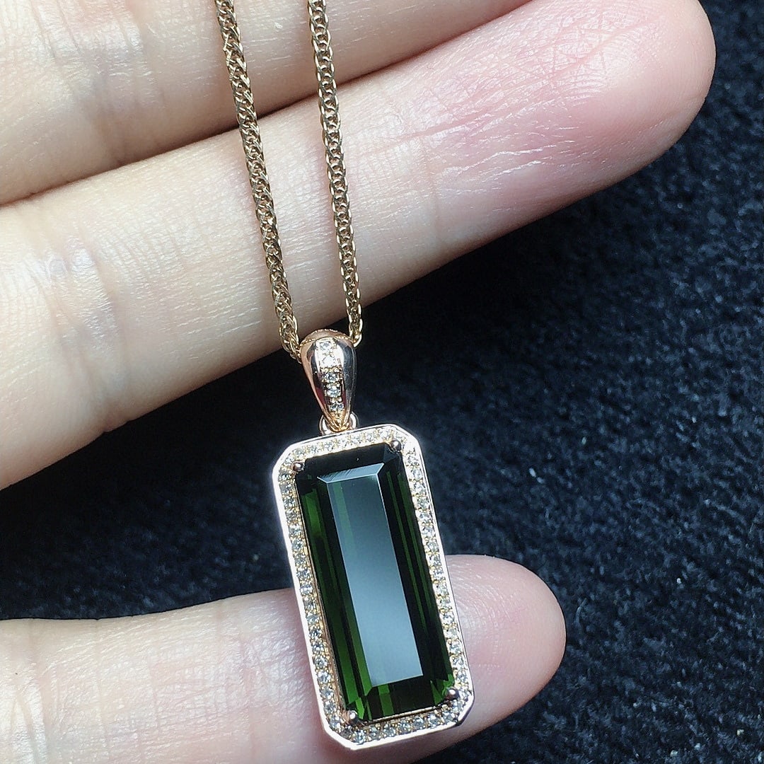 14k Gold 4.04 Ct Natural Tourmaline & Diamond Pendant( Without Chain ): Ref:231033100 // gold content:14k gold // main gemstone:tourmaline // shape:octagonal // carat weight:4. 04ct // color:green // treatment:natural // // adjacent gemstone 2 : diamond // number of