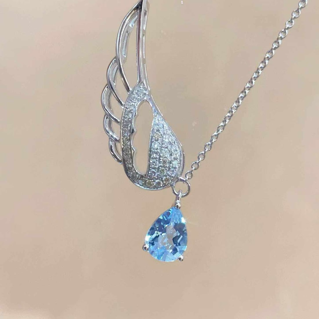 14k Gold 1.21 Ctw Natural Aquamarine & Diamond Necklace: Ref:231033105 // gold content:14k gold // main gemstone:aquamarine // shape:pear // carat weight:0. 98ct // color:blue // treatment:natural // // adjacent gemstone 2 : diamond // shape:round // carat