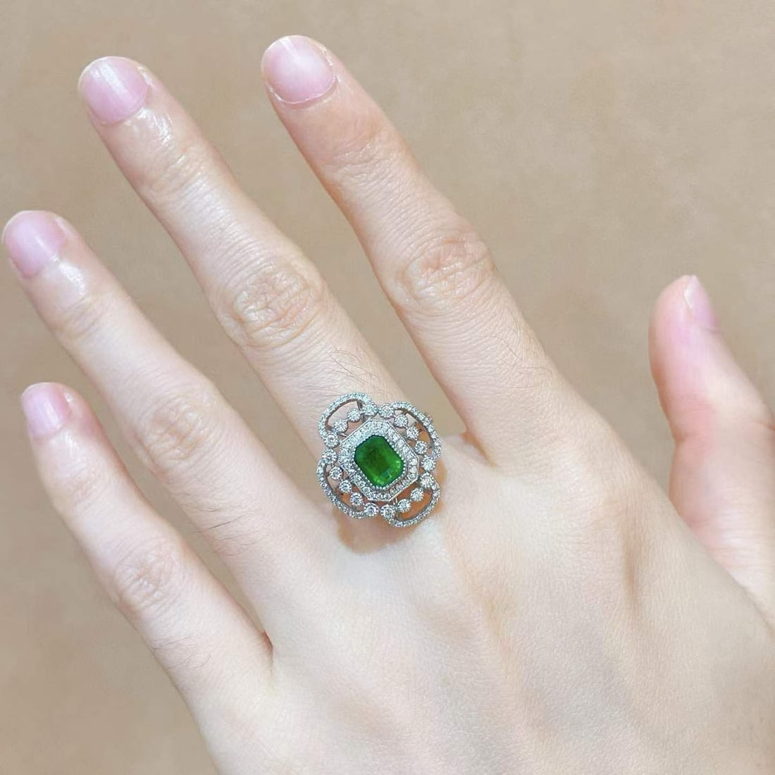 14k Gold 1.31 Ctw Natural Emerald & Diamond Ring - 6
