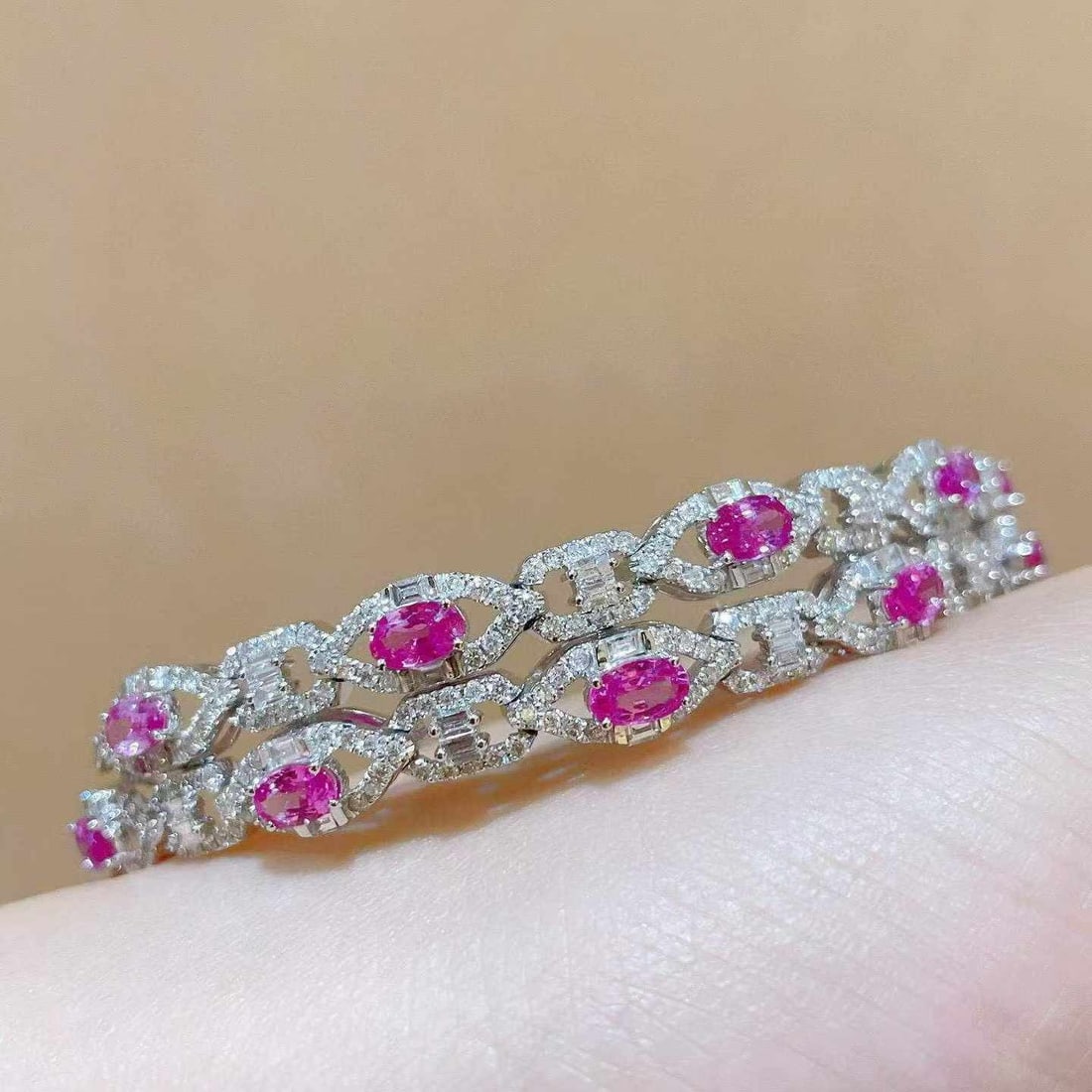 14k Gold 5.22 Ctw Natural Sapphire & Diamond Bracelet: Ref:231033121 // gold content:14k gold // main gemstone:sapphire // shape:oval // carat weight:3. 17ct // color:pink // treatment:natural // // adjacent gemstone 2 : diamond // shape:multiply //