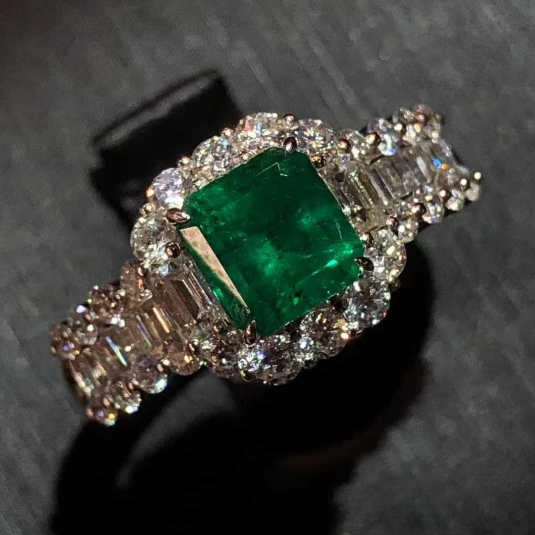 14k Gold 2.09 Ctw Natural Emerald & Diamond Ring: Ref:231033128 // gold content:14k gold // ring size:7. 25us // // main gemstone:emerald // shape:octagonal // carat weight:1. 04ct // color:green // treatment:natural // // adjacent gemstone 2 : diamo
