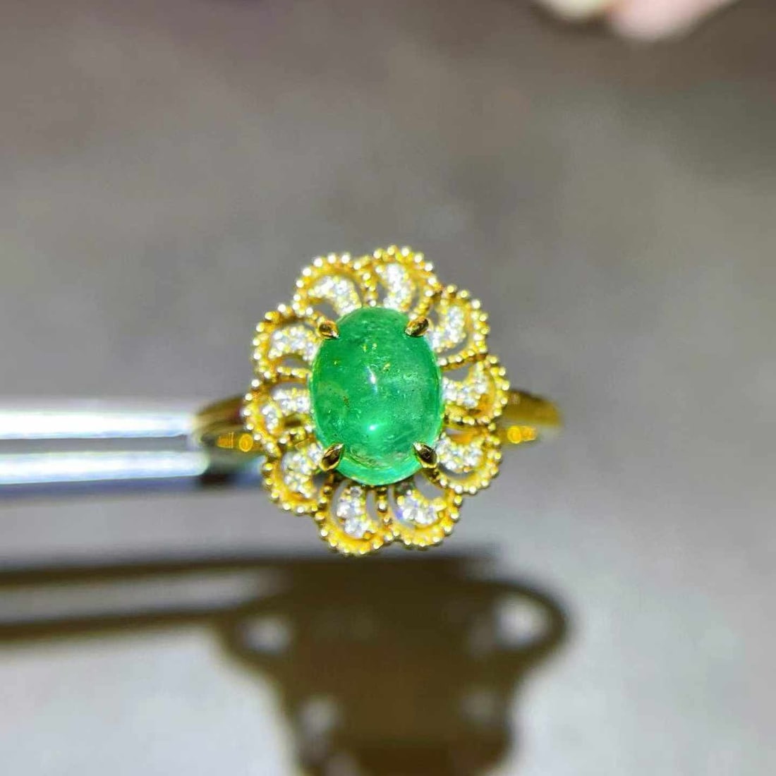 14k Gold 1.52 Ctw Natural Emerald & Diamond Ring: Ref:231033142 // gold content:14k gold // ring size:7. 25us // // main gemstone:emerald // shape:oval // carat weight:1. 43ct // color:green // treatment:natural // // adjacent gemstone 2 : diamond