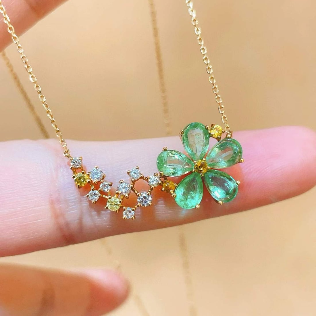 14k Gold 2.07 Ctw Natural Emerald & Sapphire Necklace: Ref:231033143 // gold content:14k gold // main gemstone:emerald // shape:pear // carat weight:1. 89ct // color:green // treatment:natural // // adjacent gemstone 2 : sapphire // shape:round // carat