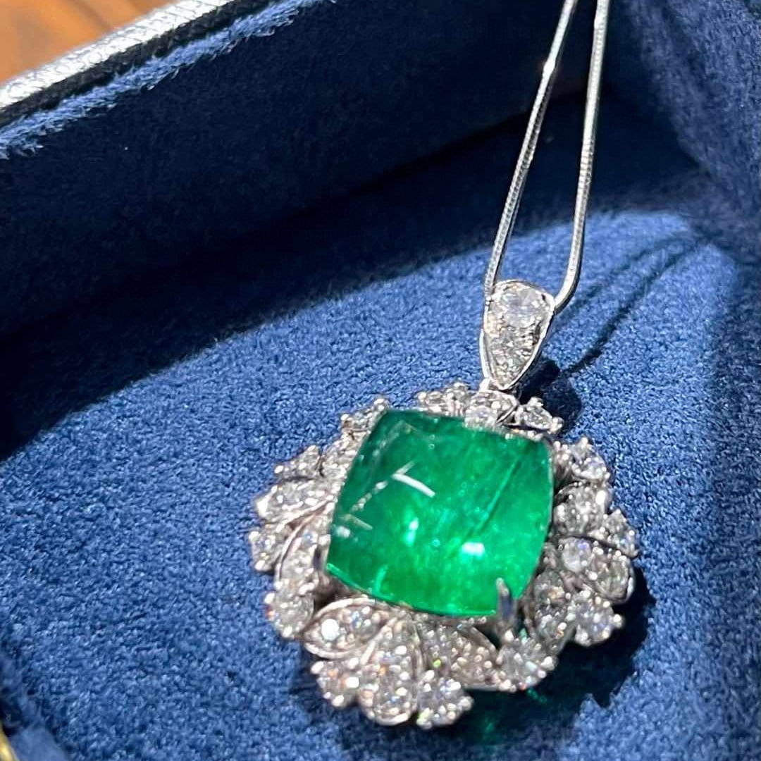 14k Gold 9.68 Ctw Natural Emerald & Diamond Pendant( Without Chain ): Ref:231033153 // gold content:14k gold // main gemstone:emerald // shape:suger-loaf // carat weight:8. 11ct // color:green // treatment:natural // // adjacent gemstone 2 : diamond // shape:round // ca