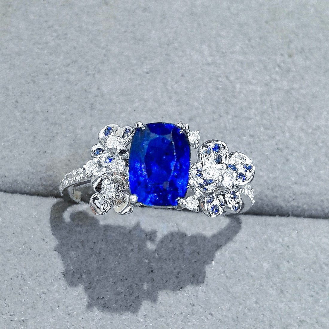 14k Gold 2.08 Ctw Natural Sapphire & Diamond Ring: Ref:231033158 // gold content:14k gold // ring size:7. 25us // // main gemstone:sapphire // shape:cushion // carat weight:1. 89ct // color:blue // treatment:natural // // adjacent gemstone 2 :