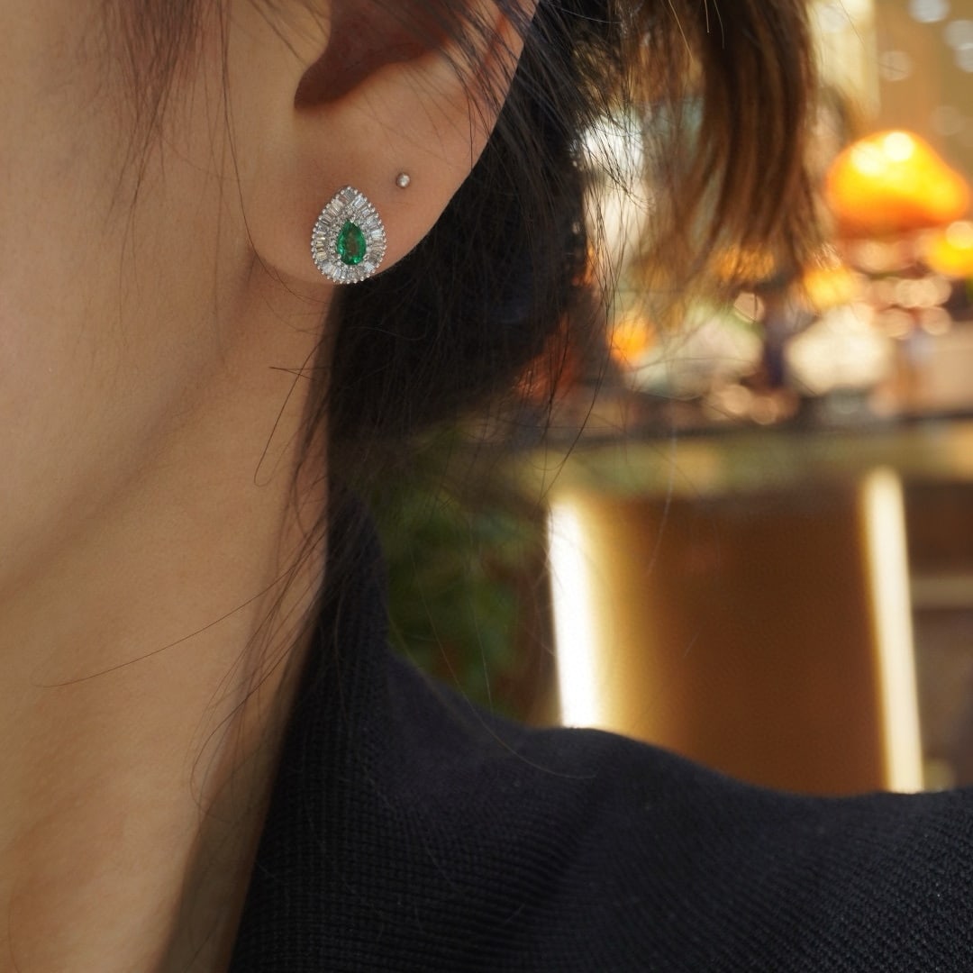14k Gold 0.82 Ctw Natural Emerald & Diamond Earrings - 6