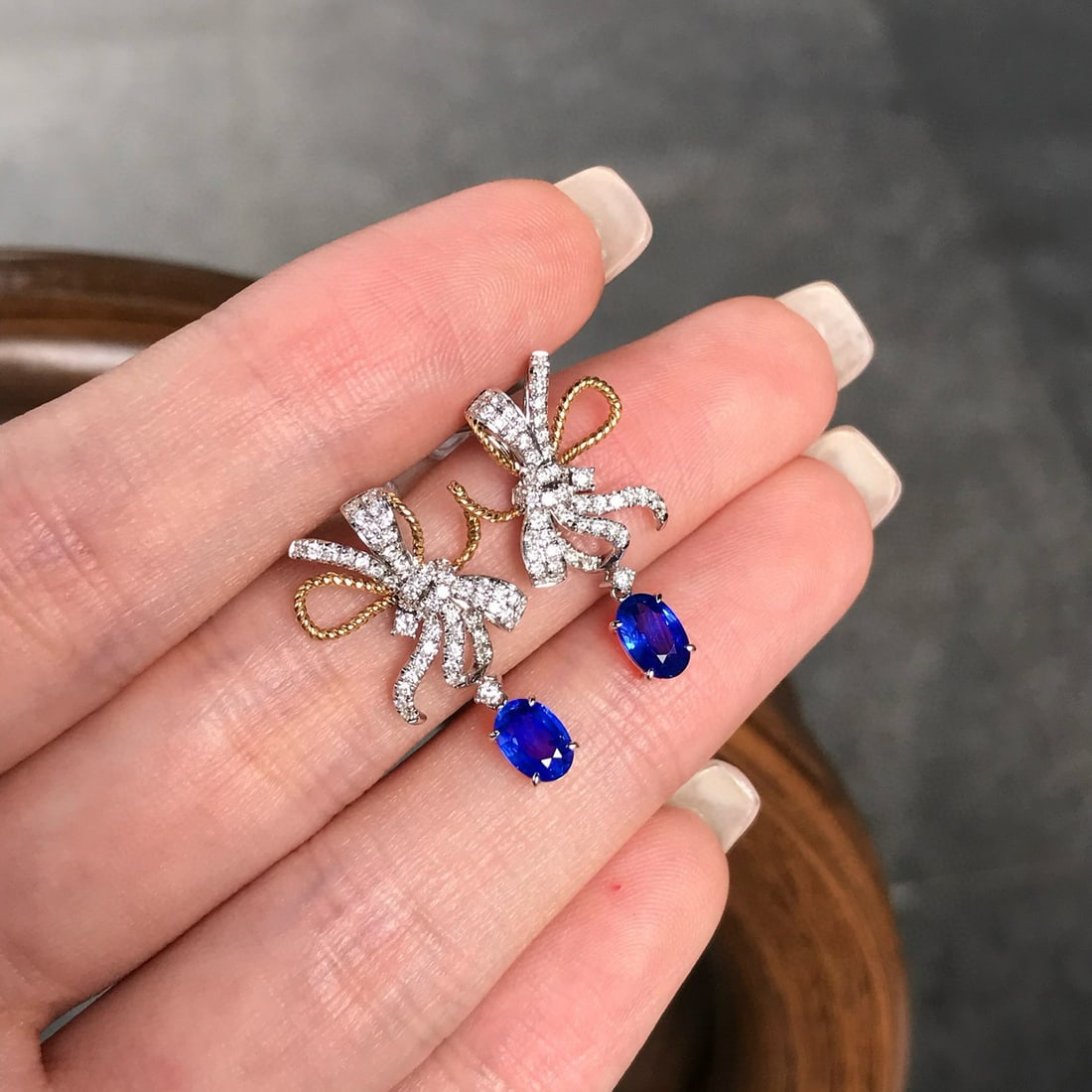 14k Gold 1.68 Ctw Natural Sapphire & Diamond Earrings: Ref:231033178 // gold content:14k gold // main gemstone:sapphire // shape:oval // carat weight:1. 24ct // color:blue // treatment:natural // // adjacent gemstone 2 : diamond // shape:round // carat we