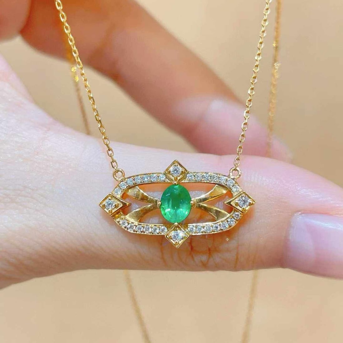 14k Gold 0.53 Ctw Natural Emerald & Diamond Necklace: Ref:231033188 // gold content:14k gold // main gemstone:emerald // shape:oval // carat weight:0. 34ct // color:green // treatment:natural // // adjacent gemstone 2 : diamond // shape:round // carat
