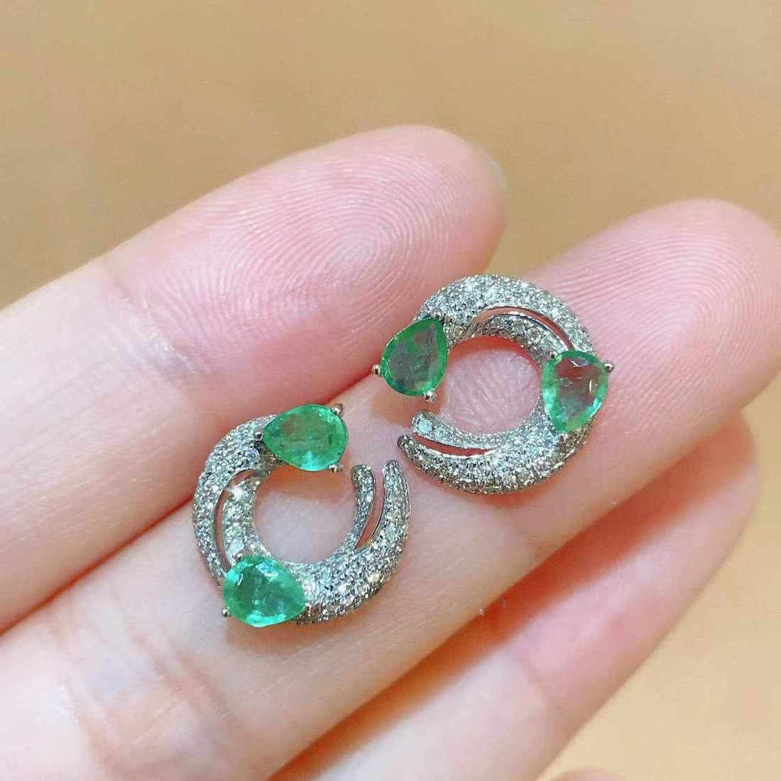 14k Gold 1.17 Ctw Natural Emerald & Diamond Earrings - 2