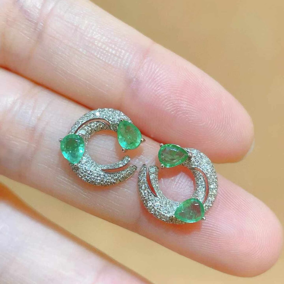 14k Gold 1.17 Ctw Natural Emerald & Diamond Earrings - 3