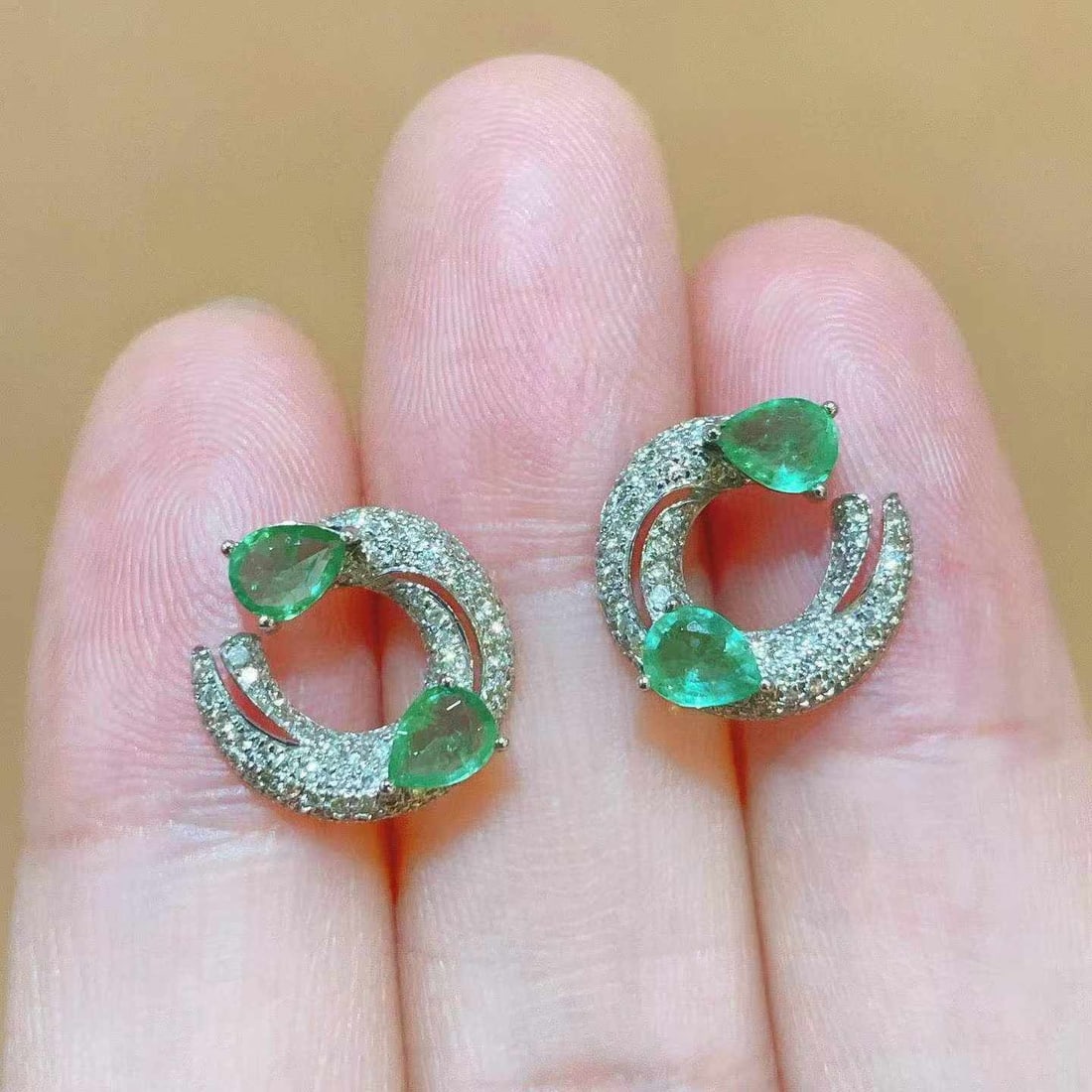 14k Gold 1.17 Ctw Natural Emerald & Diamond Earrings - 4