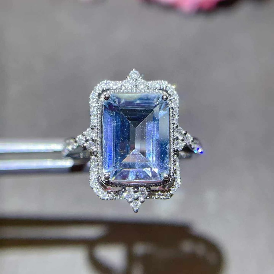 14k Gold 2.57 Ctw Natural Aquamarine & Diamond Ring: Ref:231033198 // gold content:14k gold // ring size:7. 25us // // main gemstone:aquamarine // shape:octagonal // carat weight:2. 25ct // color:blue // treatment:natural // // adjacent gemstone 2 :