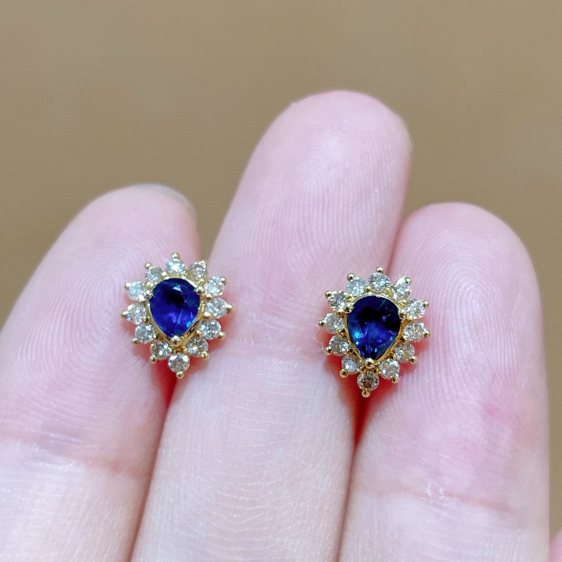 14k Gold 0.93 Ctw Natural Sapphire & Diamond Earrings: Ref:231033199 // gold content:14k gold // main gemstone:sapphire // shape:pear // carat weight:0. 57ct // color:blue // treatment:natural // // adjacent gemstone 2 : diamond // shape:round // carat