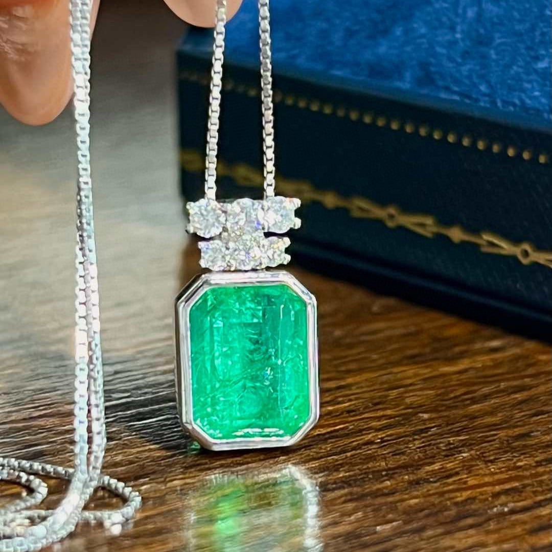 14k Gold 3.83 Ctw Natural Emerald & Diamond Pendant( Without Chain ): Ref:231033202 // gold content:14k gold // main gemstone:emerald // shape:octagonal // carat weight:3. 66ct // color:green // treatment:natural // // adjacent gemstone 2 : diamond // shape:round //
