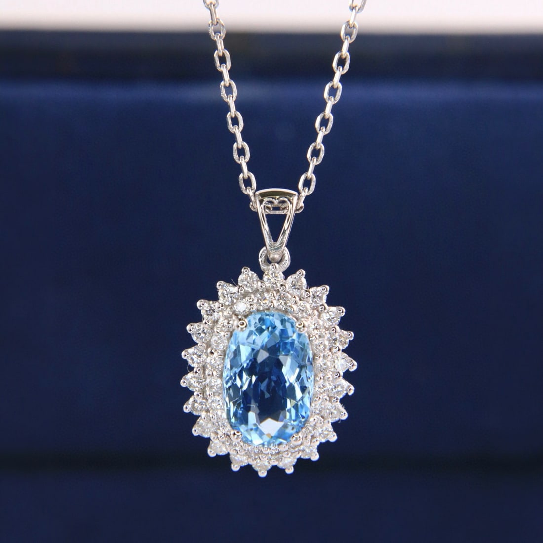 14k Gold 2.02 Ctw Natural Aquamarine & Diamond Pendant( Without Chain ): Ref:231033204 // gold content:14k gold // main gemstone:aquamarine // shape:oval // carat weight:1. 7ct // color:blue // treatment:natural // // adjacent gemstone 2 : diamond // shape:round // carat