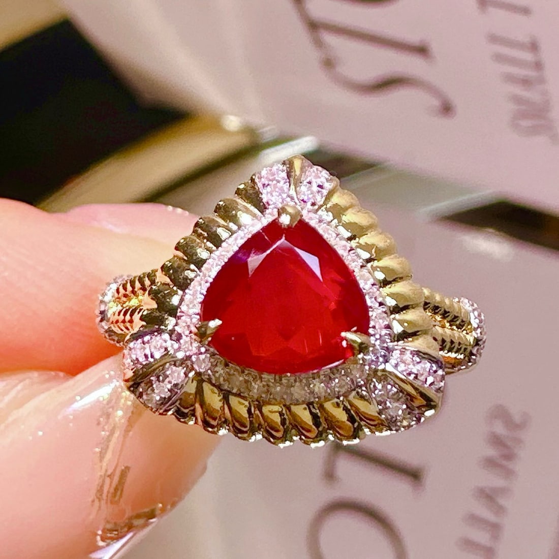 14k Gold 1.26 Ct Natural Ruby & Diamond Ring: Ref:231033212 // gold content:14k gold // ring size:7. 25us // // main gemstone:ruby // shape:pear // carat weight:1. 26ct // color:red // treatment:natural // // adjacent gemstone 2 : diamond //
