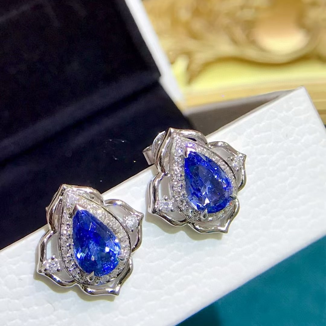 14k Gold 2.39 Ctw Natural Sapphire & Diamond Earrings: Ref:231033213 // gold content:14k gold // main gemstone:sapphire // shape:pear // carat weight:2. 07ct // color:blue // treatment:natural // // adjacent gemstone 2 : diamond // shape:round // carat we